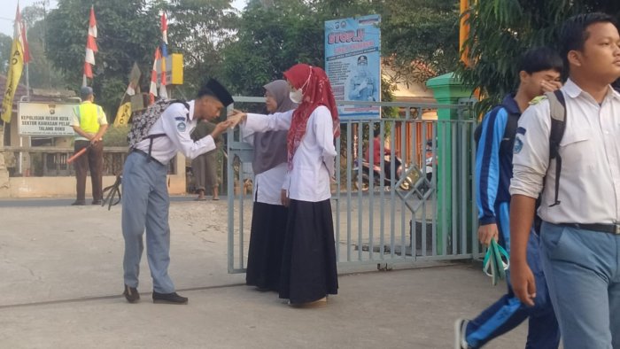 Pembiasaan Pagi MAN 3 Muaro Jambi: Awali Hari dengan Senyum, Salam, Sapa, Salat Dhuha, dan Membaca Al-Quran