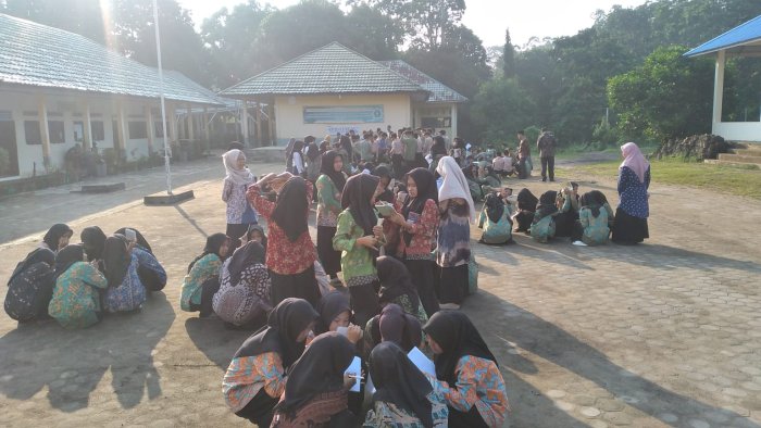Gaya Bahasa Deskripsi Warnai Literasi Pagi di MAN 3 Muaro Jambi Gaya Bahasa Deskripsi Warnai Literasi Pagi di MAN 3 Muaro Jambi
