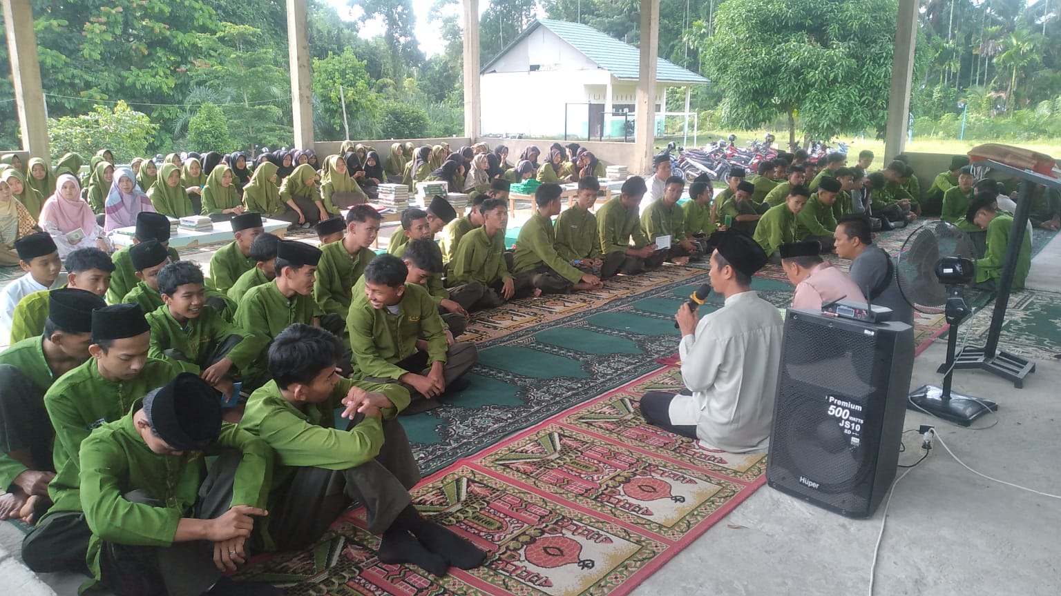 Pembiasaan pagi: Membaca Yasin Bersama di MAN 3 Muaro Jambi 