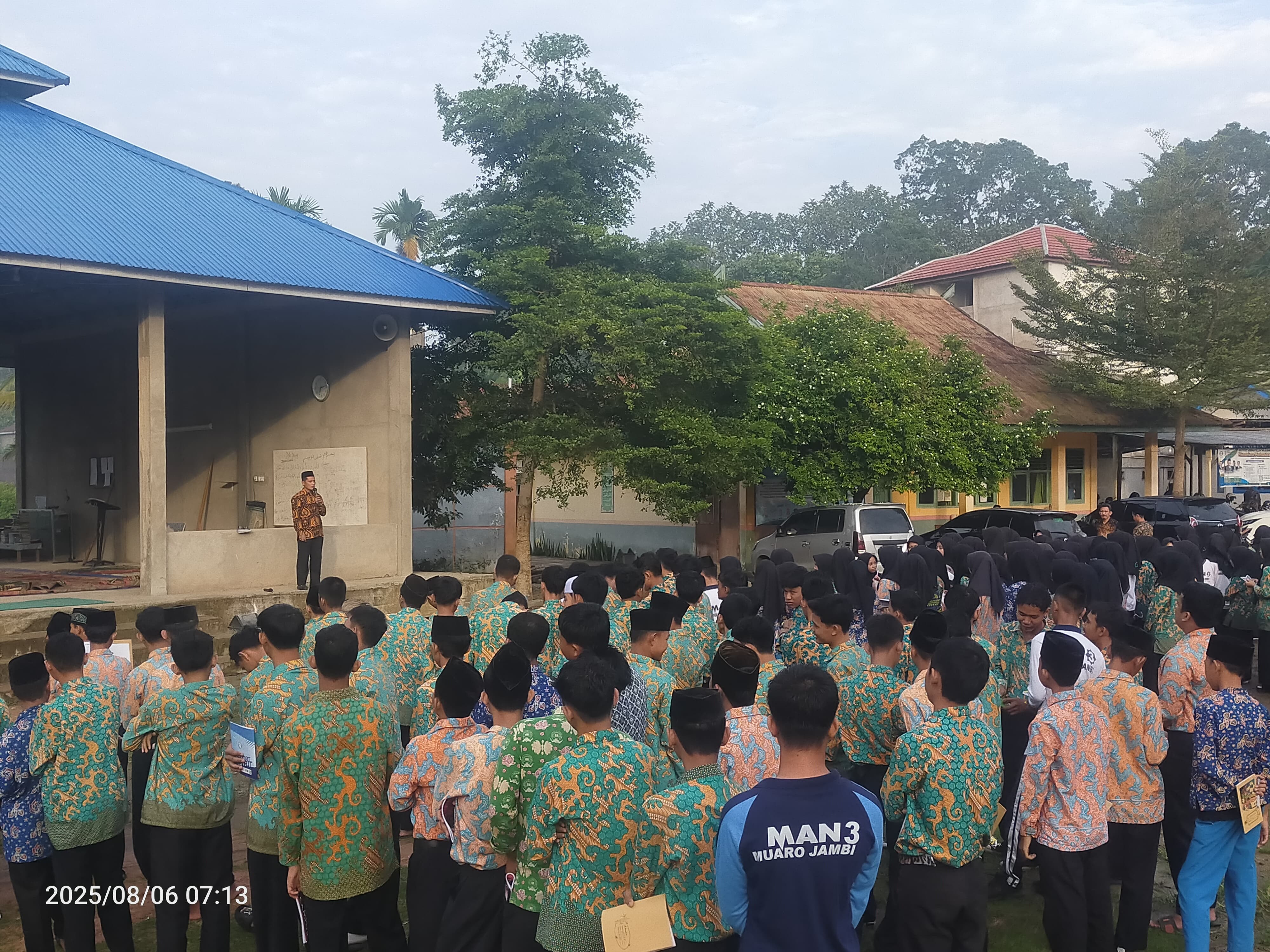 Kegiatan Literasi Bahasa Arab Bersama Ustaz Rabiul Awal di MAN 3 Muaro Jambi