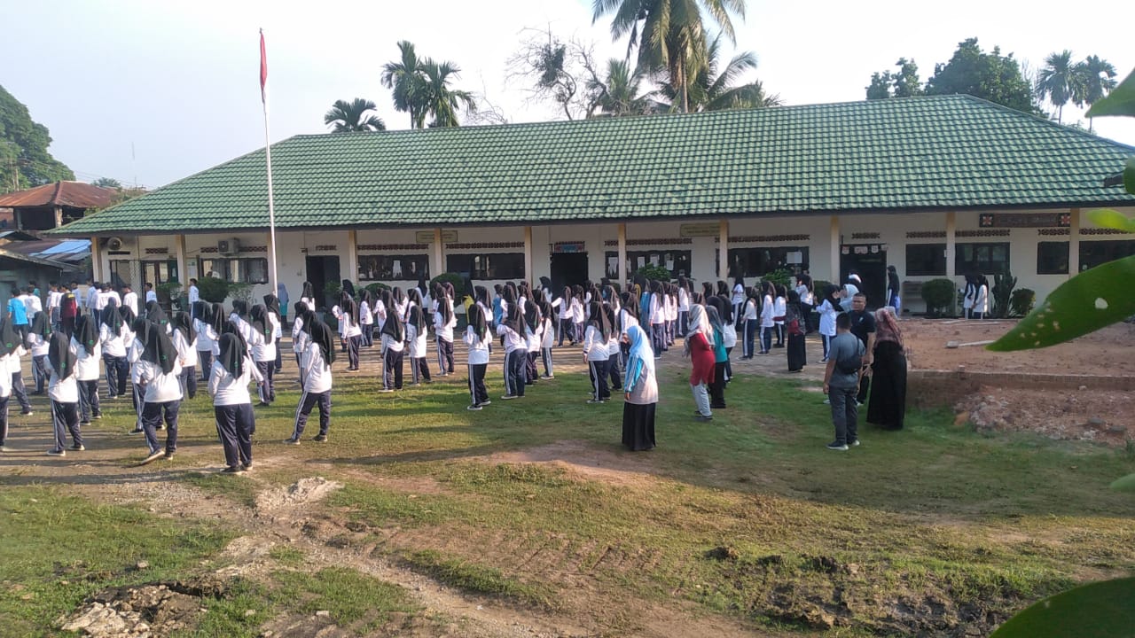 PEMBIASAAN PAGI : SENAM KESEGARAN JASMANI DI MAN 3 MUARO JAMBI PEMBIASAAN PAGI : SENAM KESEGARAN JASMANI DI MAN 3 MUARO JAMBI