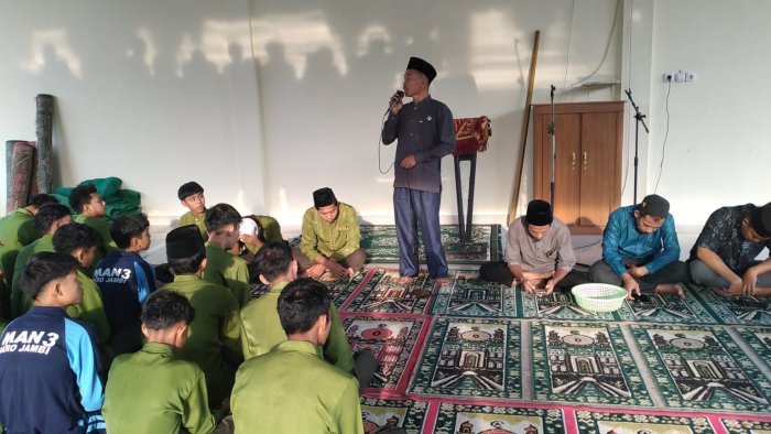 Yasin Bersama dan Jumat Ibadah, MAN 3 Muaro Jambi Perkuat Nilai Spiritual Warga Madrasah