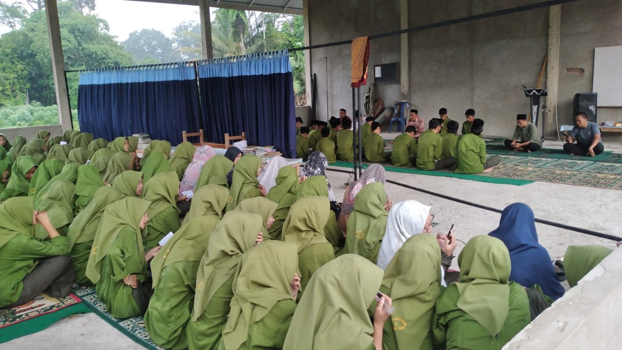PEMBIASAAN PAGI JUM'AT : SHALAT DHUHA DAN MEMBACA YASIN DI MAN 3 MUARO JAMBI 