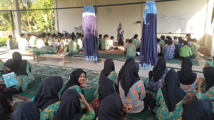 Nazham Huruf Jar Meriahkan Pembiasaan Literasi Bahasa Arab di MAN 3 Muaro Jambi 