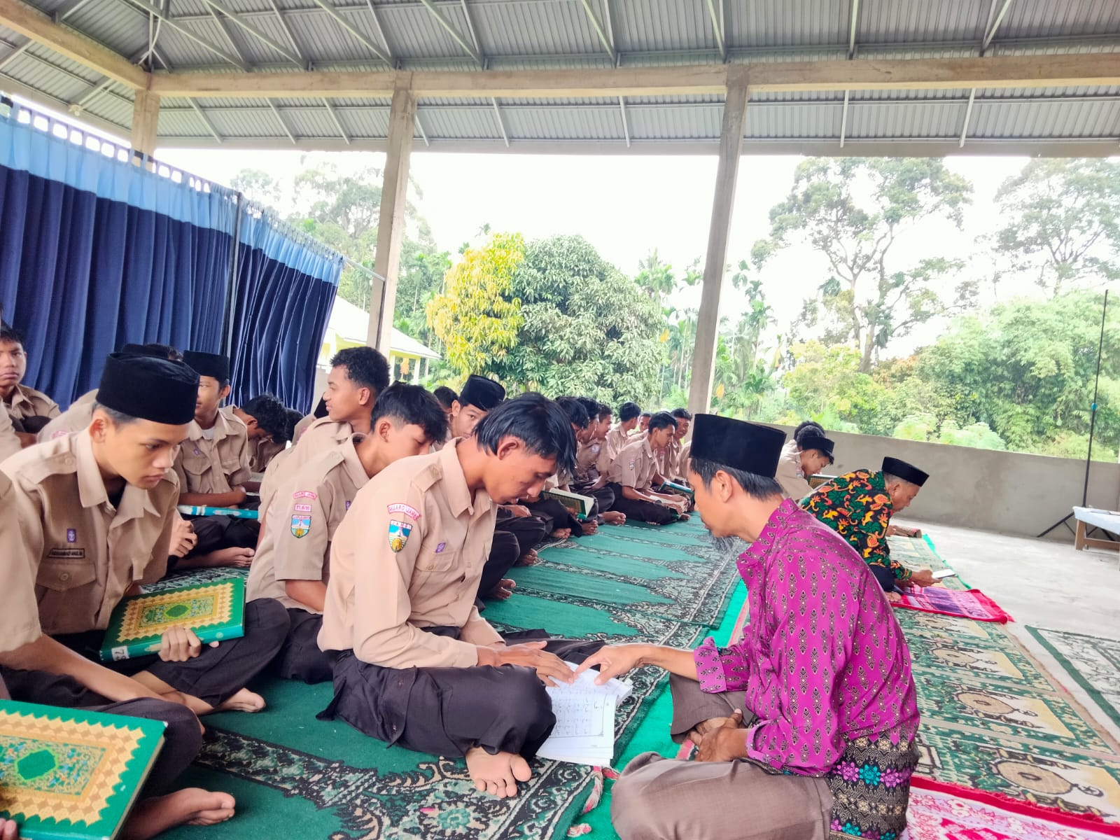 PEMBIASAAN PAGI KAMIS MAN 3 MUARO JAMBI