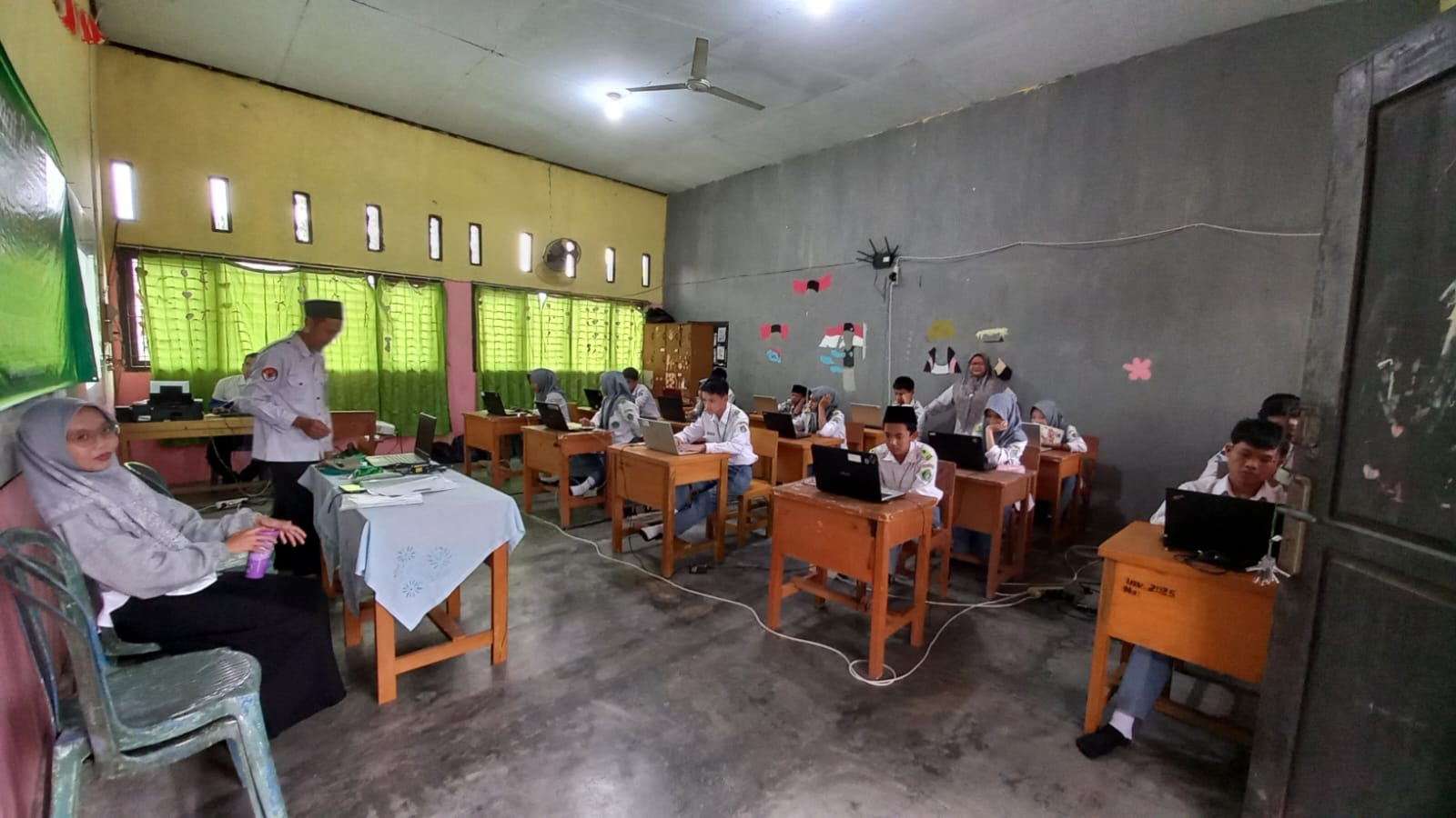 Pelaksanaan ANBK 2025 di MAN 3 Muaro Jambi Berjalan Lancar dan sukses Pelaksanaan ANBK 2025 di MAN 3 Muaro Jambi Berjalan Lancar dan sukses