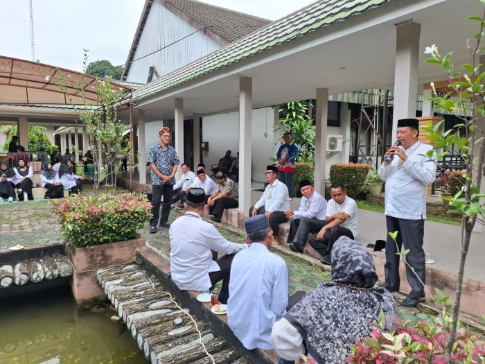 Kepala MAN 3 Muaro Jambi Ikuti Sosialisasi Kurikulum Berbasis Cinta Kepala MAN 3 Muaro Jambi Ikuti Sosialisasi Kurikulum Berbasis Cinta