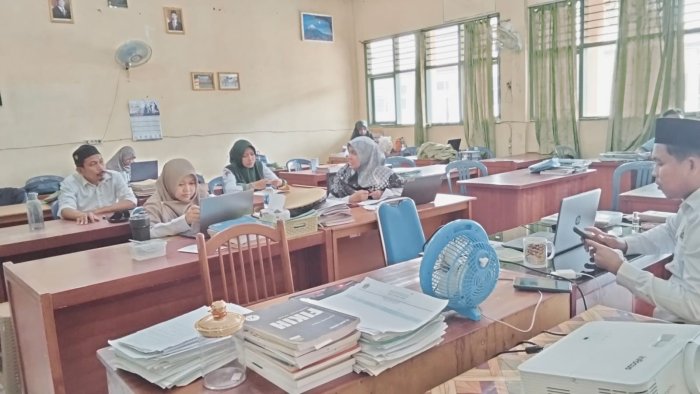 Madrasah Gelar Rapat Persiapan LDK 2026 Dipimpin Pembina OSIM