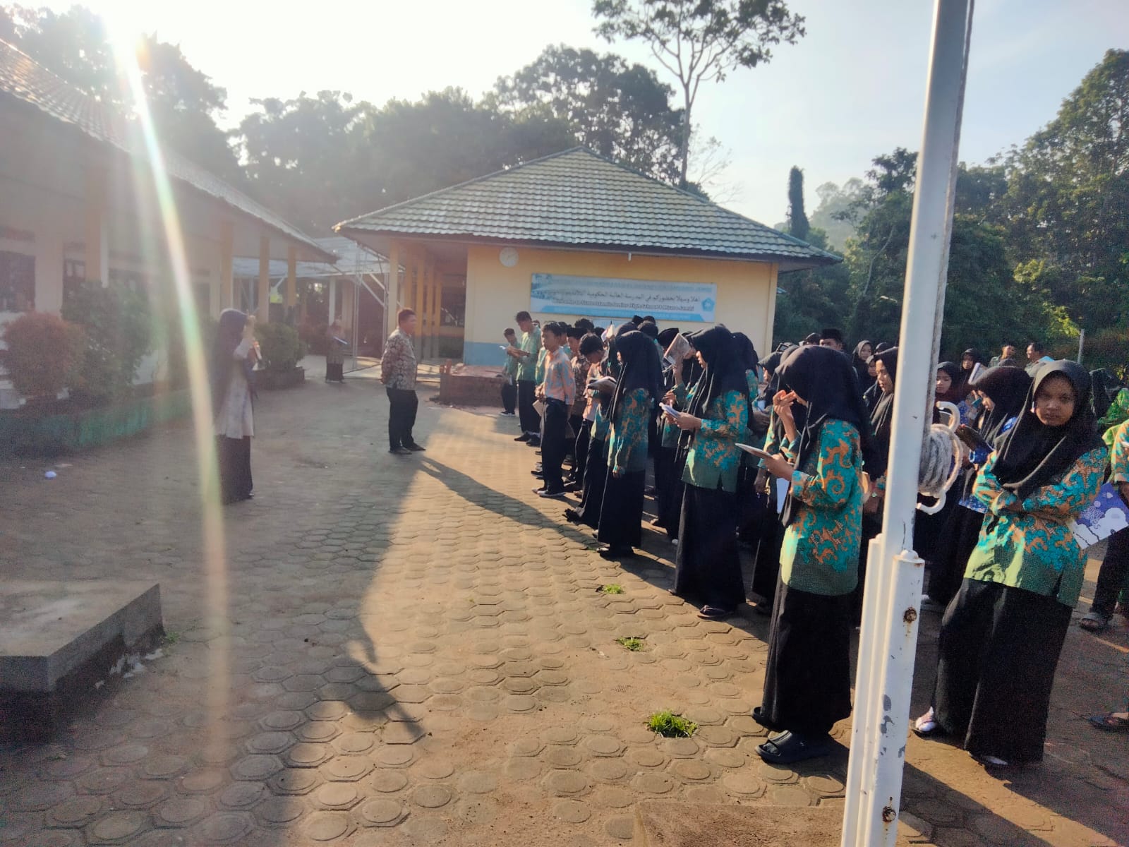 Pembiasaan pagi bahasa Arab di MAN 3 Muaro Jambi 