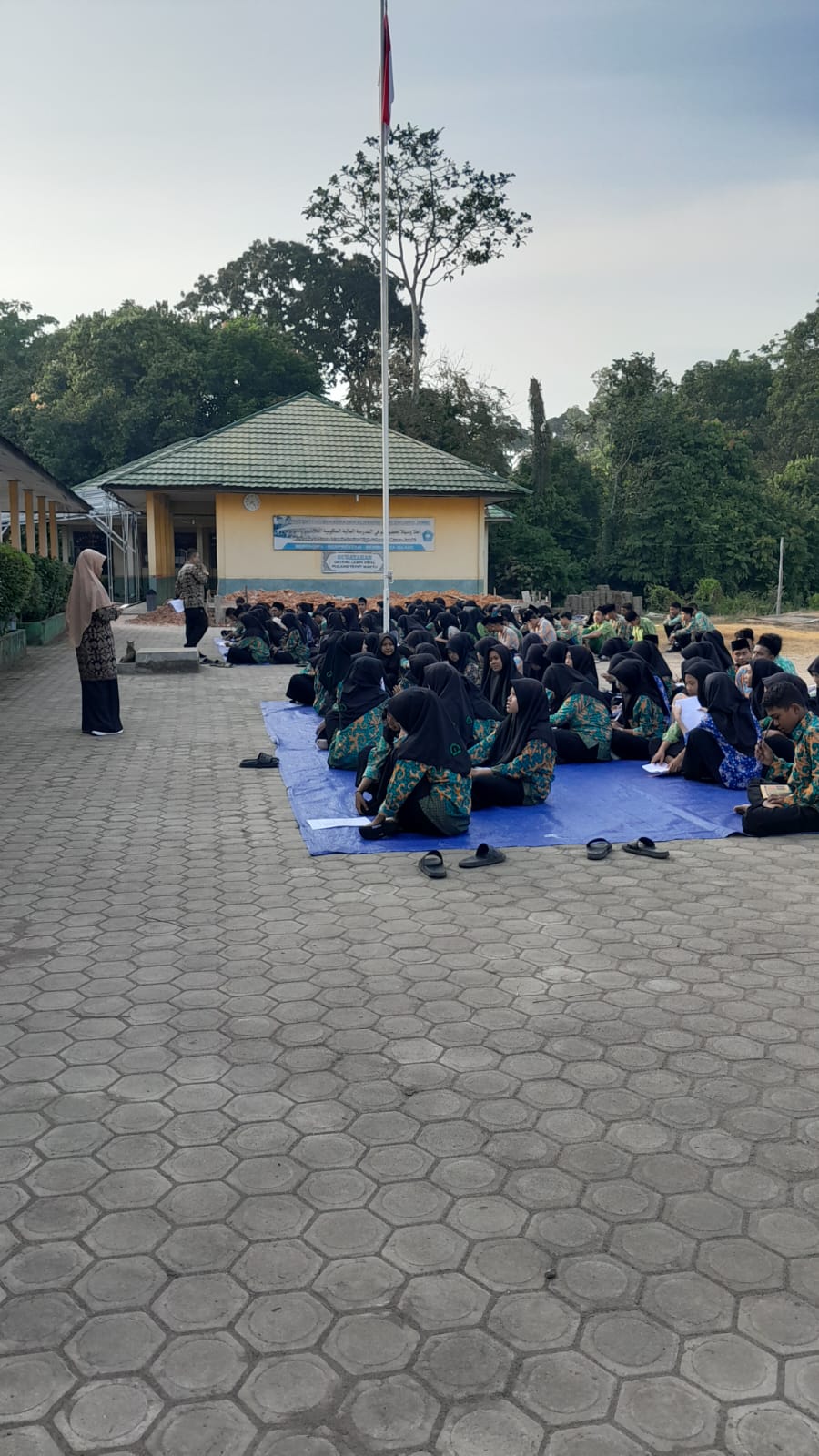 PEMBIASAAN BERBAHASA ARAB SEBELUM KBM DI MAN 3 MUARO JAMBI PEMBIASAAN BERBAHASA ARAB SEBELUM KBM DI MAN 3 MUARO JAMBI