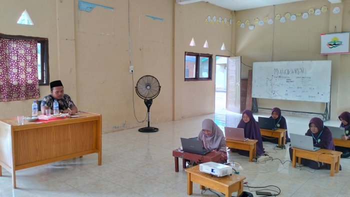 Guru MAN 3 Muaro Jambi Awasi Tes Kemampuan Akademik di PPS Al Fattah Guru MAN 3 Muaro Jambi Awasi Tes Kemampuan Akademik di PPS Al Fattah