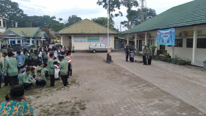 MAN 3 Muaro Jambi Gelar Literasi Membuat Pantun