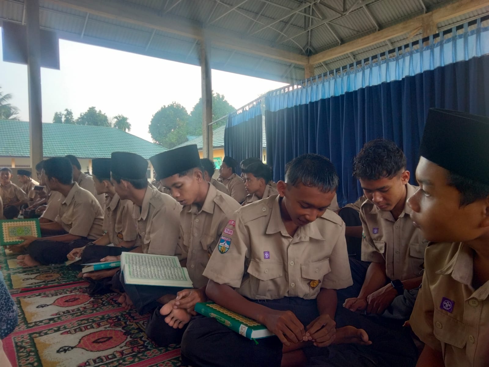 Pembiasaan Membaca Al-Qur'an di Pagi Hari untuk Menguatkan Karakter Islami Peserta Didik