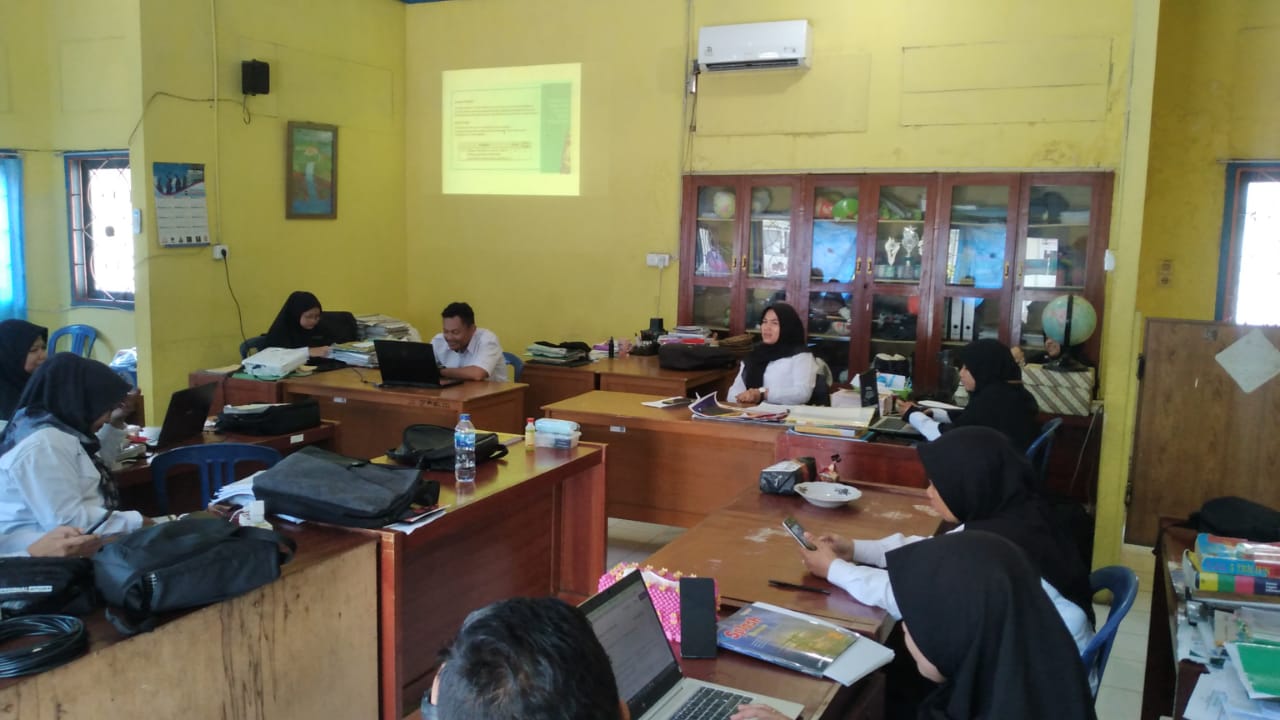 Kegiatan Pengembangan Keprofesian Berkelanjutan dengan tema 