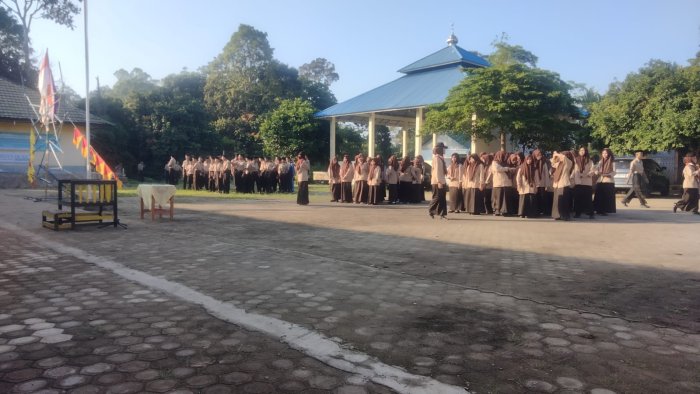 Pramuka MAN 3 Muaro Jambi Gelar Sertijab Kepengurusan Baru