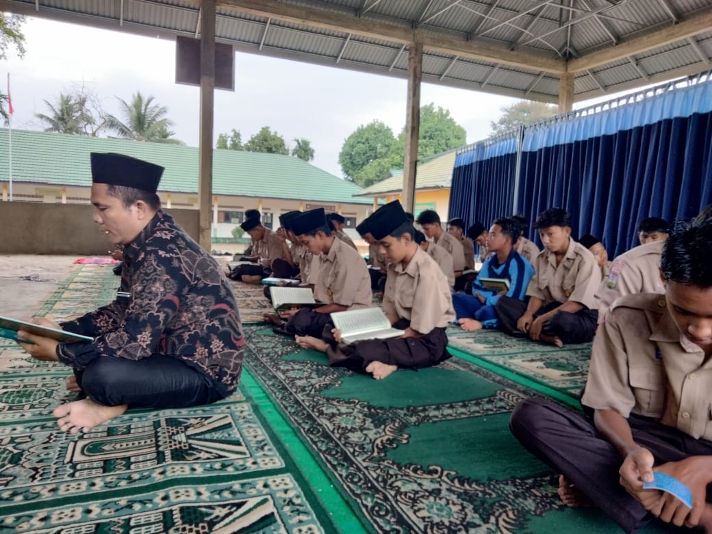 SHALAT DHUHA DAN LITERASI MEMBACA ALQURAN DI MAN 3 MUARO JAMBI 