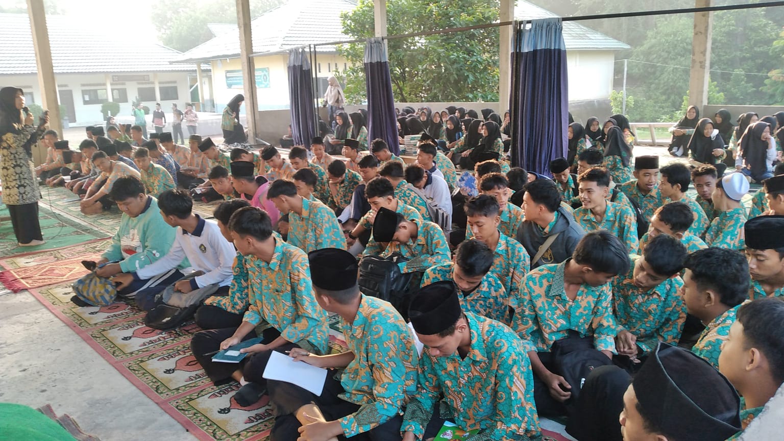 KEGIATAN LITERASI BAHASA INGGRIS MAN 3 MUARO JAMBI